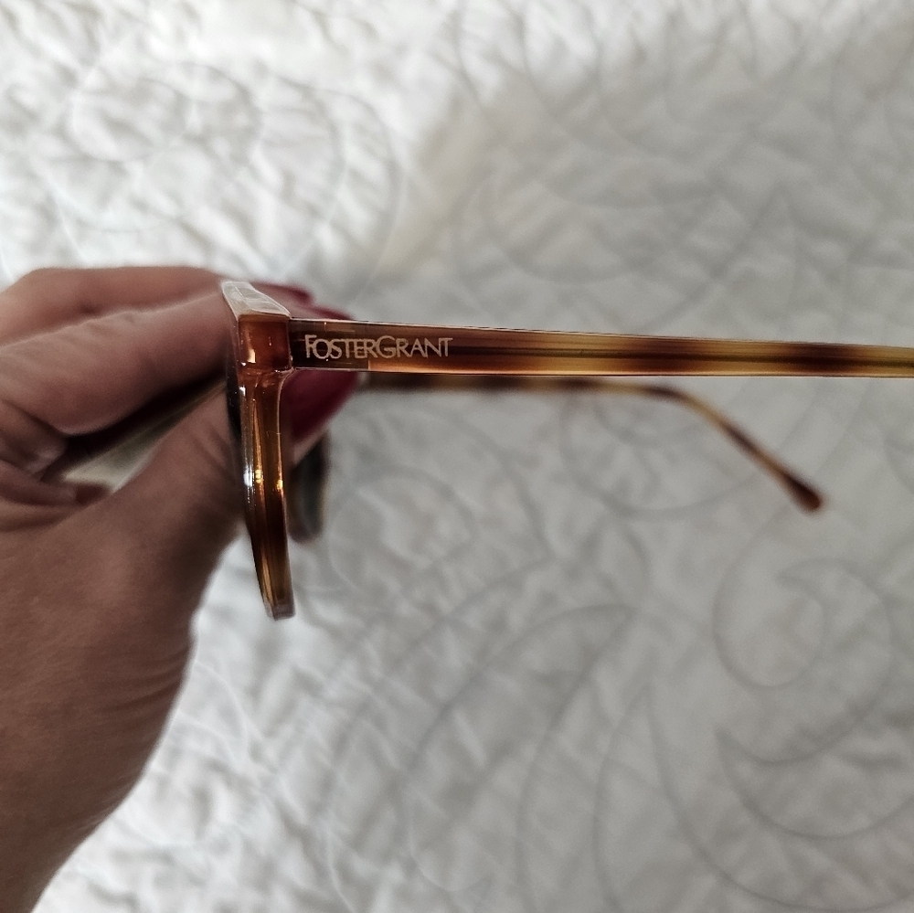 Foster Grant Vintage Stylish Brown Round Sunglasses - Picture 3 of 7